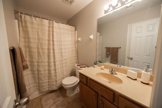 1387 E ISLAND PL E, Memphis, TN 38103