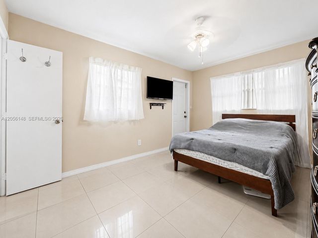 2210 N 57th Way 2210, Hollywood, FL 33021