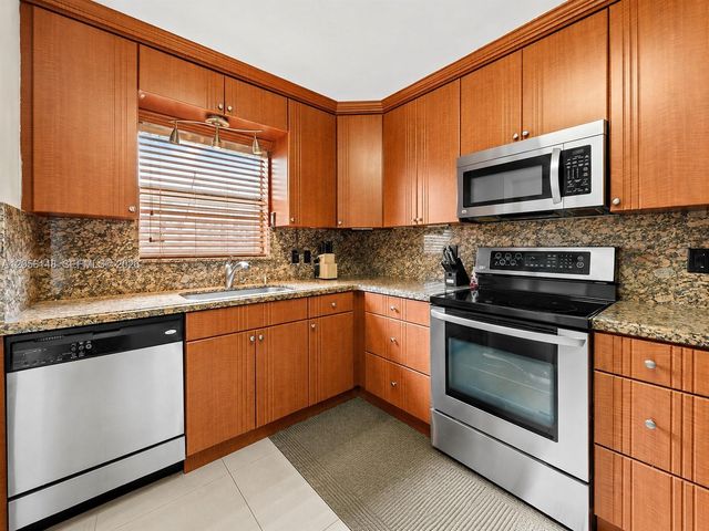 2210 N 57th Way 2210, Hollywood, FL 33021