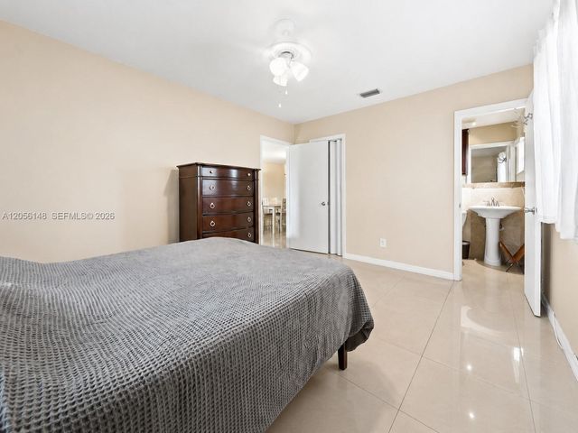 2210 N 57th Way 2210, Hollywood, FL 33021