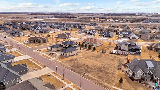 509 E Shadow Creek Ln Lane, Sioux Falls, SD 57108
