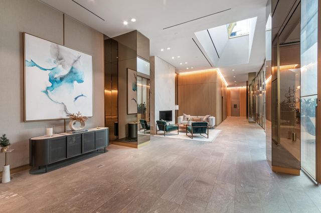 500 W 45th St Apt 603, New York City, NY 10036