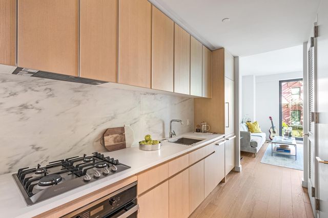500 W 45th St Apt 603, New York City, NY 10036