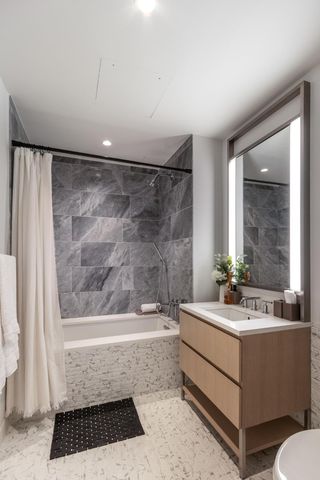 500 W 45th St Apt 603, New York City, NY 10036