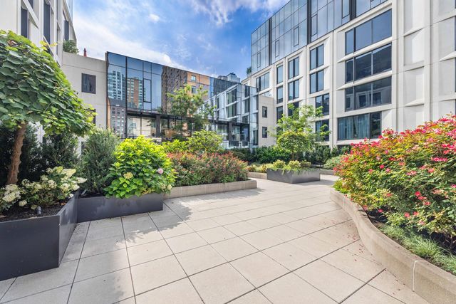 500 W 45th St Apt 603, New York City, NY 10036