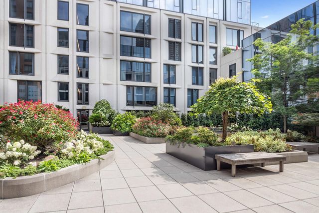 500 W 45th St Apt 603, New York City, NY 10036