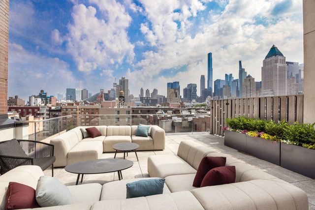 500 W 45th St Apt 603, New York City, NY 10036
