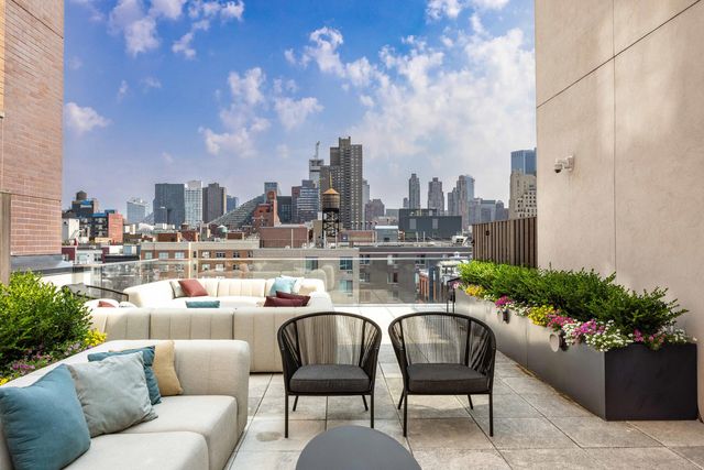 500 W 45th St Apt 603, New York City, NY 10036