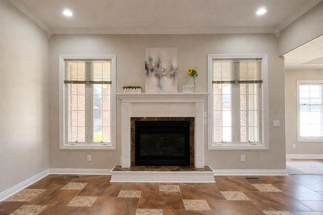 2401 S April Avenue, Springfield, MO 65807