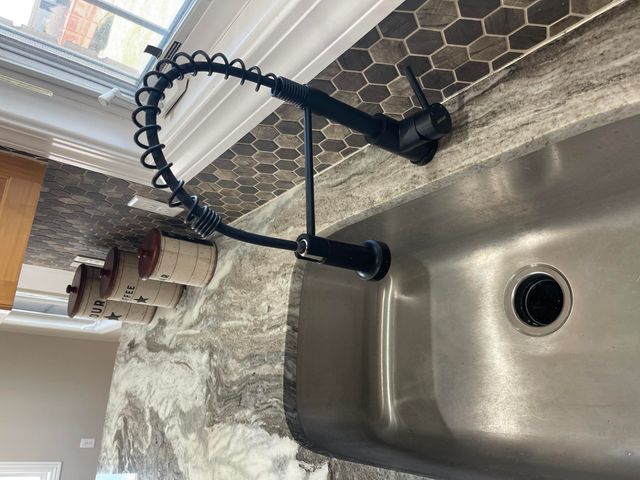 2401 S April Avenue, Springfield, MO 65807