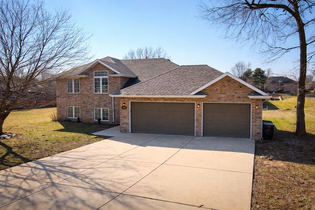 2401 S April Avenue, Springfield, MO 65807