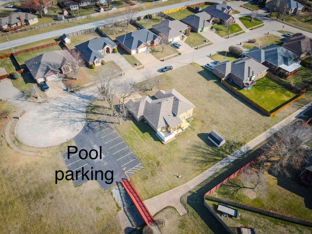 2401 S April Avenue, Springfield, MO 65807