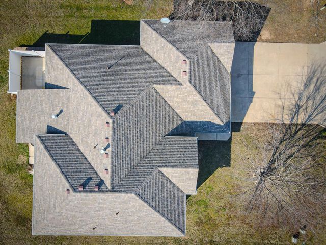 2401 S April Avenue, Springfield, MO 65807