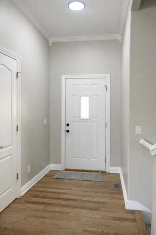 2401 S April Avenue, Springfield, MO 65807