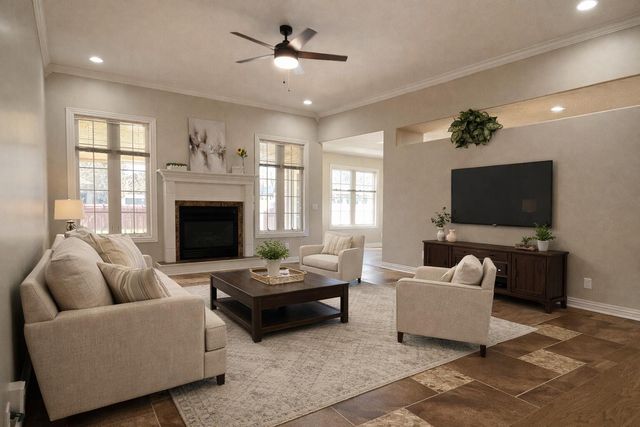 2401 S April Avenue, Springfield, MO 65807