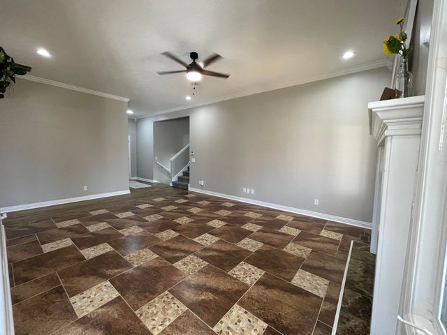 2401 S April Avenue, Springfield, MO 65807