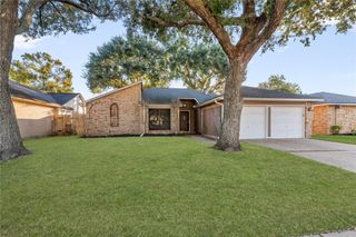 934 Holly Hall Drive, Richmond, TX 77406
