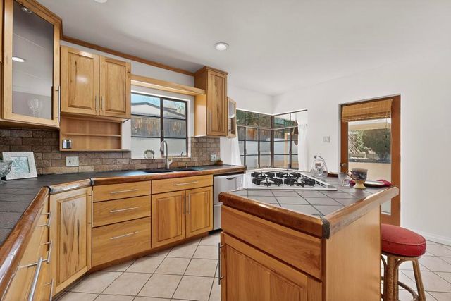 521 Sierra Drive SE, Albuquerque, NM 87108