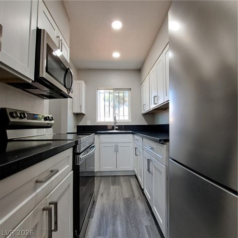 320 North 10th Street, Las Vegas, NV 89101