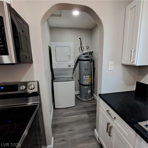 320 North 10th Street, Las Vegas, NV 89101