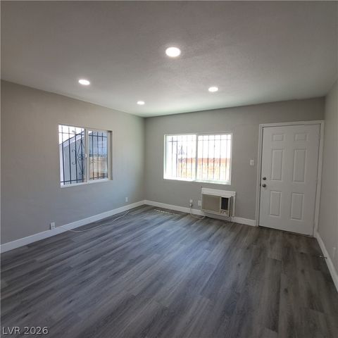 320 North 10th Street, Las Vegas, NV 89101