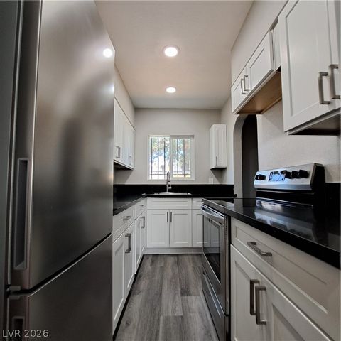 320 North 10th Street, Las Vegas, NV 89101