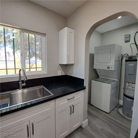 320 North 10th Street, Las Vegas, NV 89101