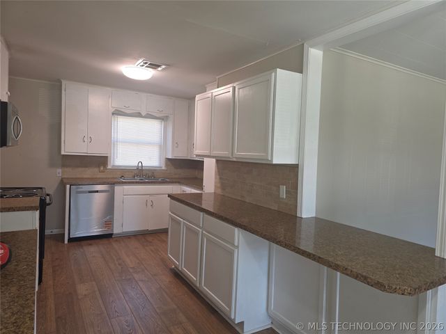 5933 E Latimer Street, Tulsa, OK 74115