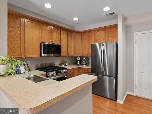 4634 BATTENBURG LN #631, Fairfax, VA 22030