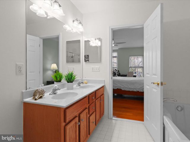 4634 BATTENBURG LN #631, Fairfax, VA 22030