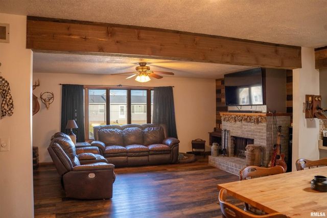 505 5TH Avenue, Camanche, IA 52730