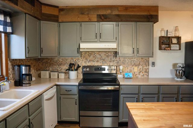 505 5TH Avenue, Camanche, IA 52730