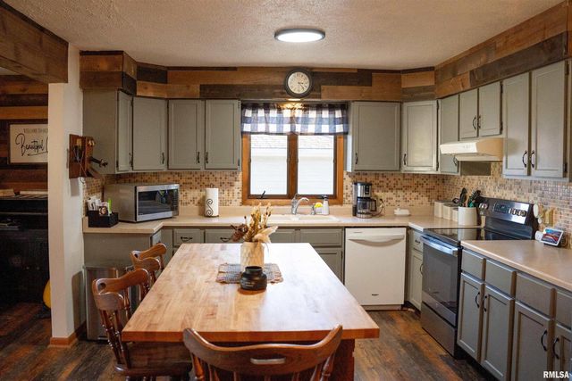 505 5TH Avenue, Camanche, IA 52730