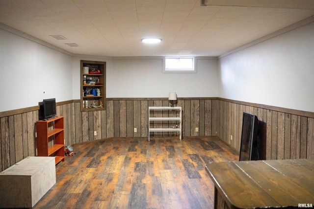 505 5TH Avenue, Camanche, IA 52730