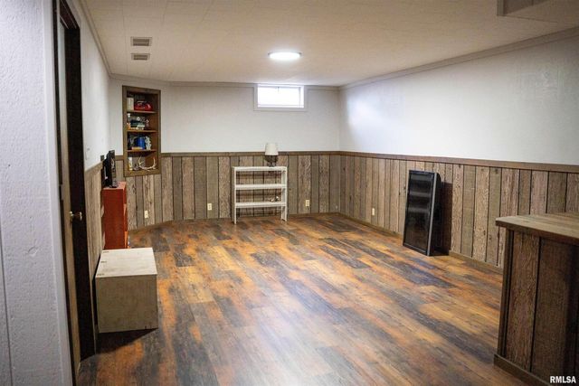 505 5TH Avenue, Camanche, IA 52730