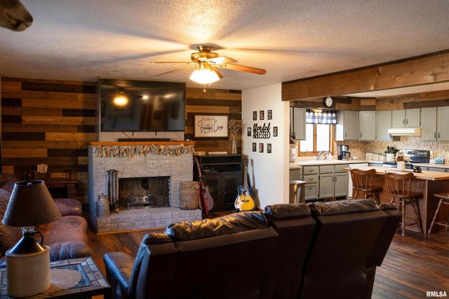 505 5TH Avenue, Camanche, IA 52730