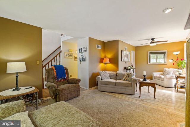 126 MOUNTAIN VIEW DR, Enola, PA 17025