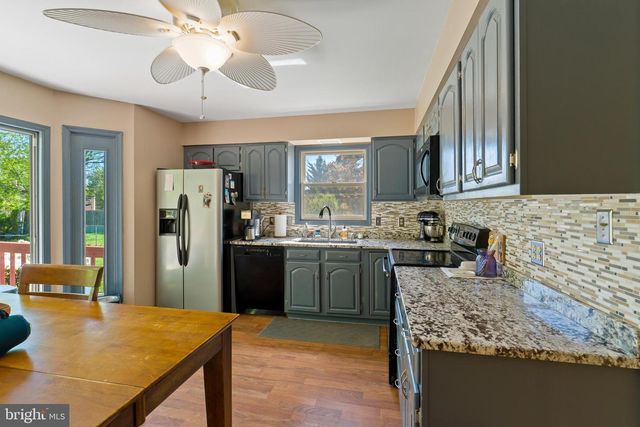 126 MOUNTAIN VIEW DR, Enola, PA 17025