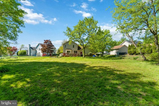 126 MOUNTAIN VIEW DR, Enola, PA 17025