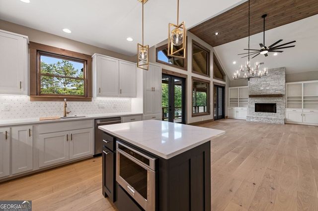287 State Street, Blue Ridge, GA 30513