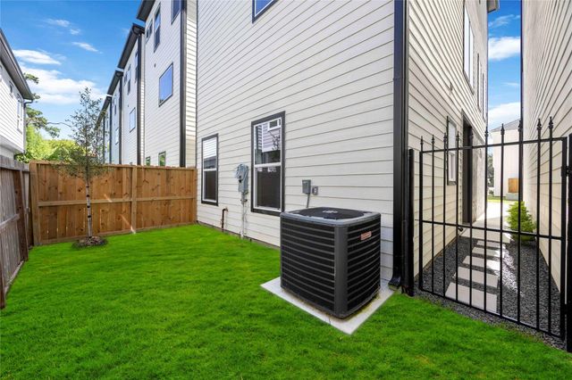 1949 Knoll Square Drive, Houston, TX 77080