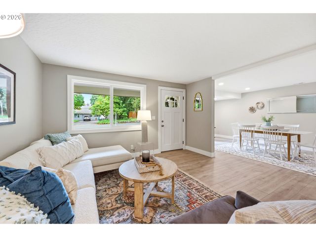 5325 Se HULL Ave, Milwaukie, OR 97267