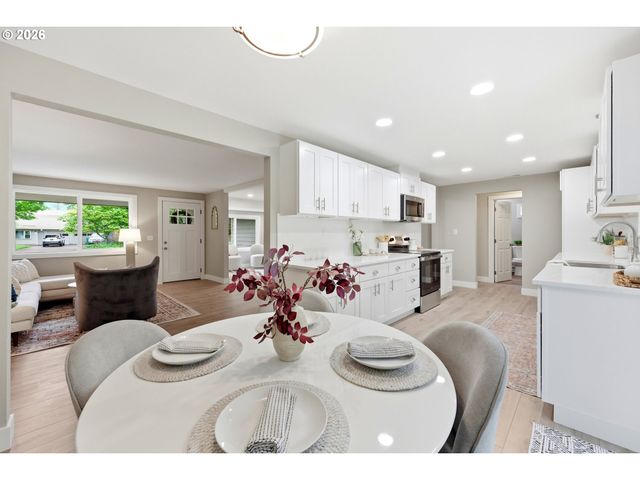 5325 Se HULL Ave, Milwaukie, OR 97267