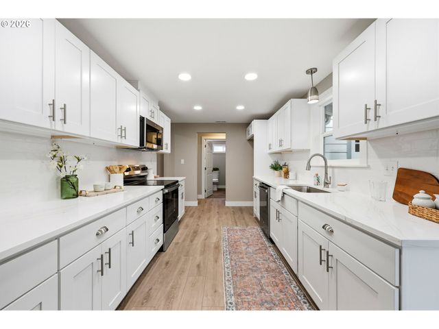 5325 Se HULL Ave, Milwaukie, OR 97267