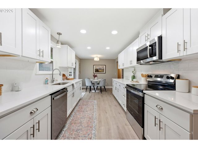 5325 Se HULL Ave, Milwaukie, OR 97267