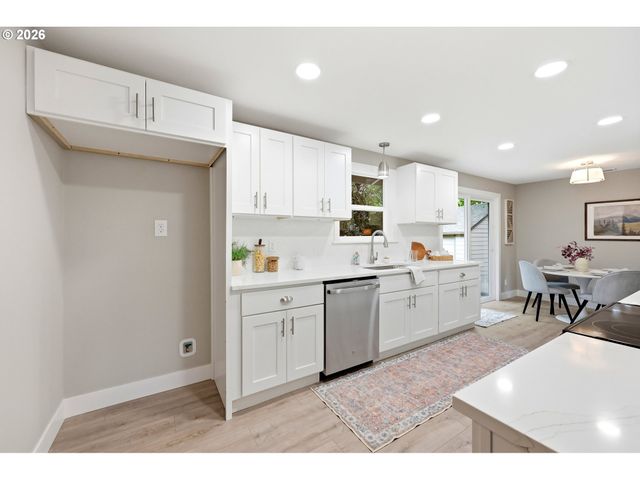 5325 Se HULL Ave, Milwaukie, OR 97267