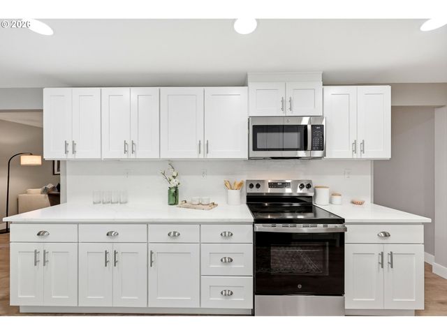 5325 Se HULL Ave, Milwaukie, OR 97267