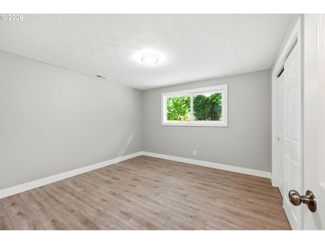 5325 Se HULL Ave, Milwaukie, OR 97267