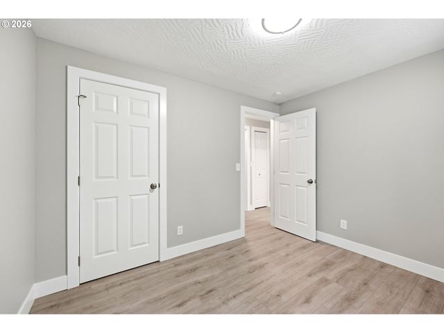 5325 Se HULL Ave, Milwaukie, OR 97267