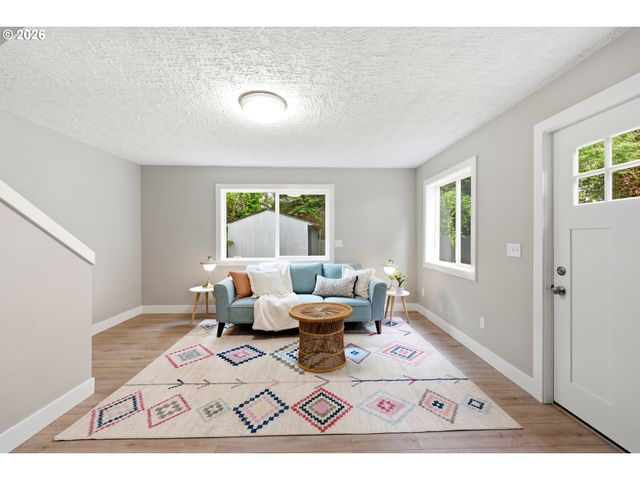 5325 Se HULL Ave, Milwaukie, OR 97267